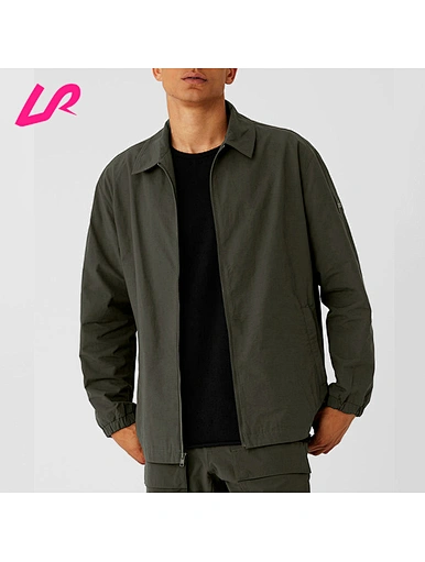Upgrade your wardrobe with our zip overshirt, the ultimate blend of fashion and function. Made with high-quality materials, this shirt offers both style and practicality.